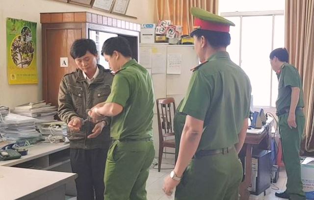 Phú Yên: Truy tố 3 cựu cán bộ kiểm lâm vì liên quan đến tham ô hơn 5,8 tỷ đồng - Hình 1