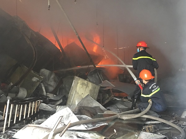 Hải Dương: Cháy lớn tại Công ty CP Dược phẩm Syntech