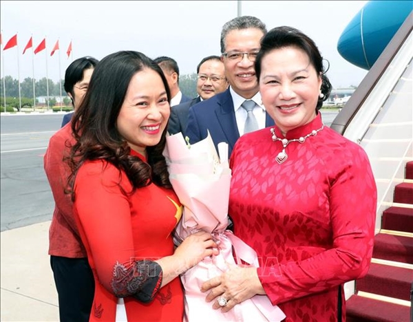 Chủ tịch Quốc hội Nguyễn Thị Kim Ngân đến Bắc Kinh, tiếp tục chuyến thăm chính thức Trung Quốc - Hình 2