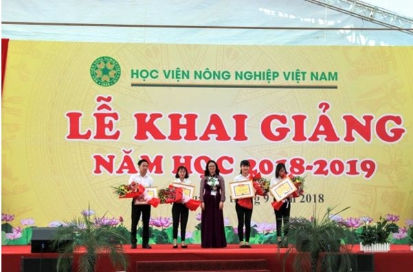 Học viện Nông nghiệp Việt Nam chi gần 30 tỷ đồng trao học bổng cho sinh viên - Hình 1