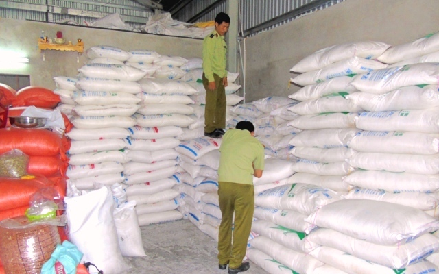 Quảng Nam: Tạm giữ 10 tấn đường kính trắng không rõ nguồn gốc xuất xứ - Hình 1