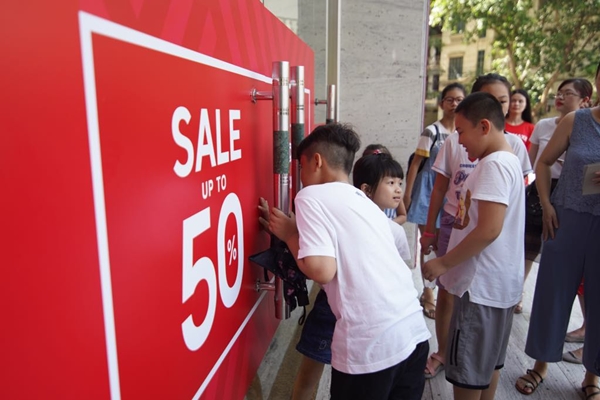 Giảm giá vượt ngưỡng 50% tại Vincom Red Sale 2019 - Hình 1