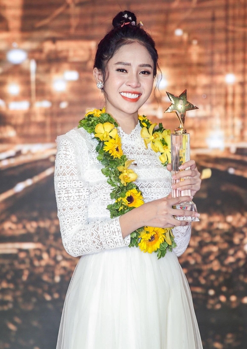 Vượt qua nhiều đối thủ 'nặng ký', học trò đội Ngọc Sơn giành quán quân Thần tượng Bolero 2019