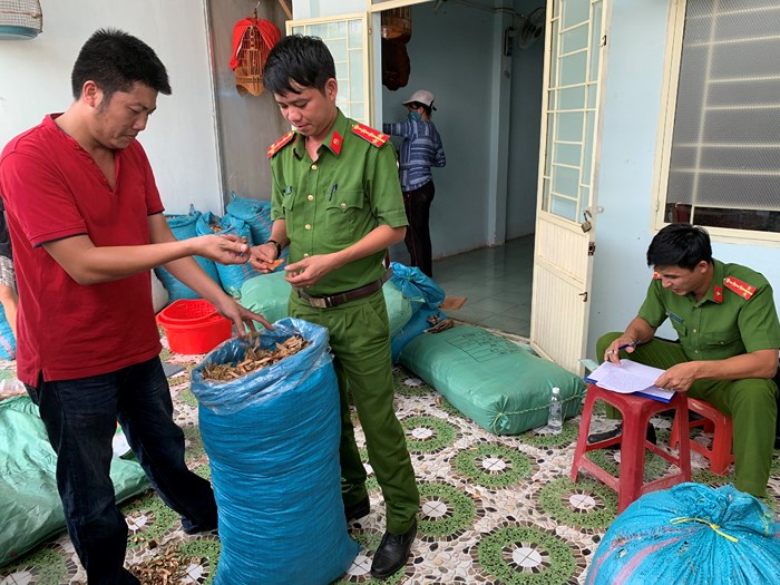 Đắk Lắk: Phát hiện hơn 2 tấn nguyên liệu nghi dùng để sản xuất thuốc Ama Kông giả