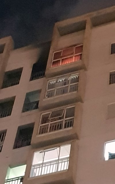 Đà Nẵng: Cháy chung cư, nhiều người tháo chạy trong đêm - Hình 1