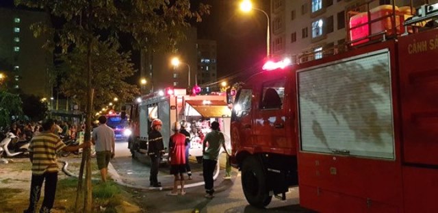 Đà Nẵng: Cháy chung cư, nhiều người tháo chạy trong đêm - Hình 2