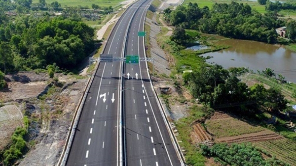 Khẩn trương báo cáo Thủ tướng việc lựa chọn nhà đầu tư làm đường cao tốc Bắc – Nam