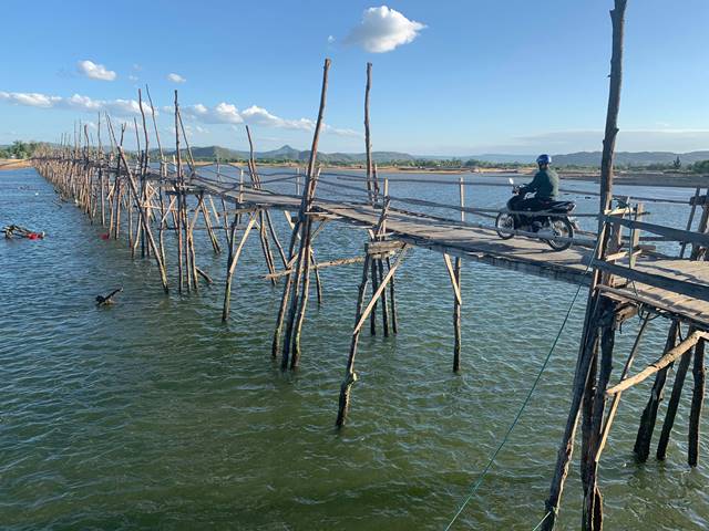 Trải nghiệm cầu Ông Cọp Phú yên: Cây cầu gỗ dài nhất Việt Nam - Hình 2