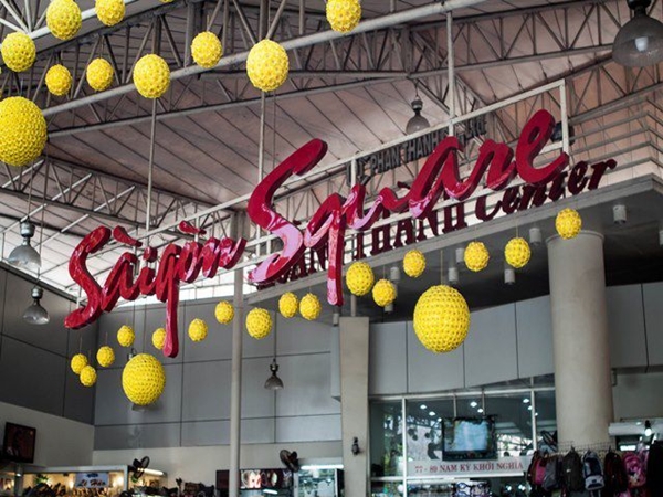 ‘Đột kích’ Sài Gòn Square: Thu giữ hàng nghìn đồng hồ, túi xách… ‘rởm’