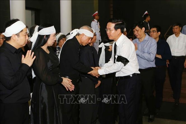 Thủ tướng viếng, chia buồn với gia đình Giáo sư Hoàng Tụy - Hình 8