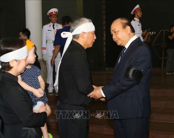 Thủ tướng viếng, chia buồn với gia đình Giáo sư Hoàng Tụy - Hình 4