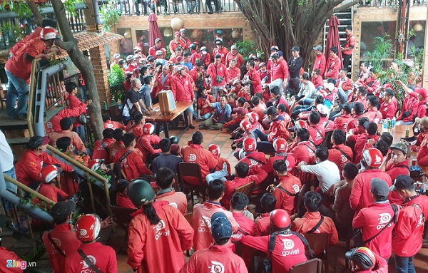 Go-Viet bắt đầu tính cước phí cao vào giờ cao điểm, tương tự Grab