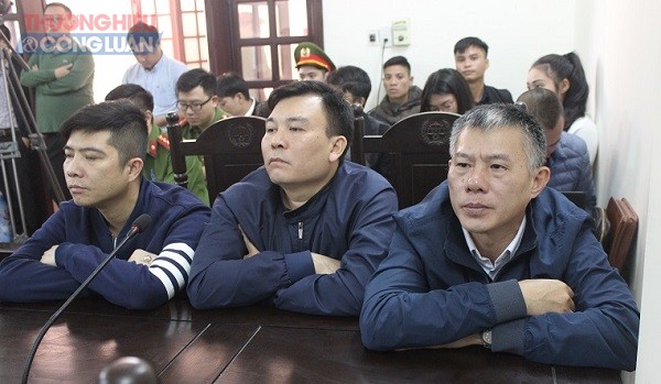 Hà Nội: Tiếp tục xét xử vụ “ba mẹ con bị khởi tố vì bảo vệ đồng hồ nước sạch” - Hình 3