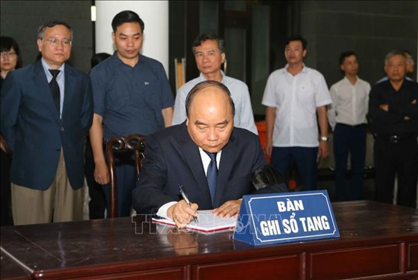 Thủ tướng viếng, chia buồn với gia đình Giáo sư Hoàng Tụy - Hình 5