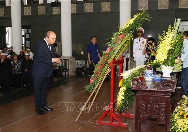 Thủ tướng viếng, chia buồn với gia đình Giáo sư Hoàng Tụy - Hình 2