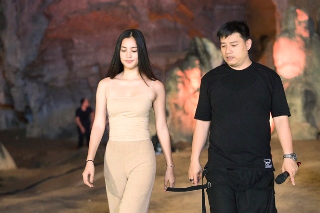 Lễ hội hang động Quảng Bình 2019: Hoa hậu Tiểu Vy cùng ê kíp trước giờ G - Hình 2