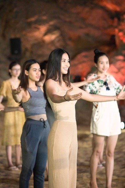 Lễ hội hang động Quảng Bình 2019: Hoa hậu Tiểu Vy cùng ê kíp trước giờ G - Hình 4