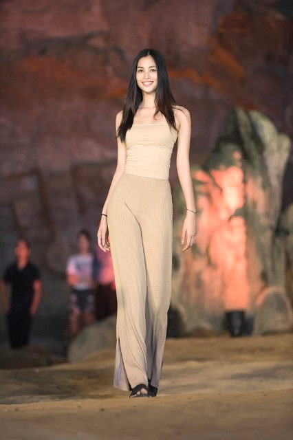 Lễ hội hang động Quảng Bình 2019: Hoa hậu Tiểu Vy cùng ê kíp trước giờ G - Hình 5