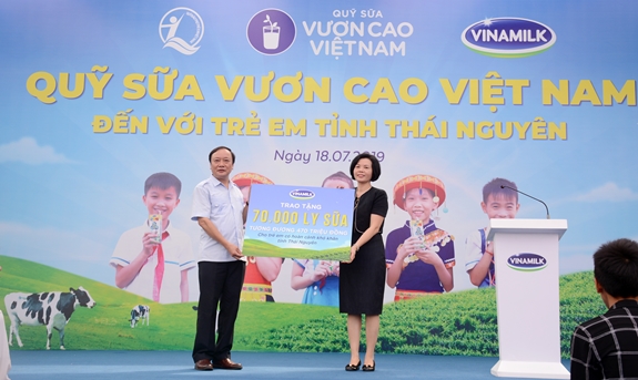 Vinamilk trao 70.000 ly sữa cho học sinh tại Thái Nguyên - Hình 2