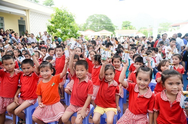 Vinamilk trao 70.000 ly sữa cho học sinh tại Thái Nguyên - Hình 3