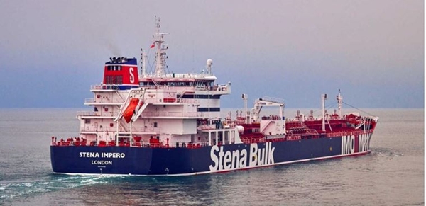 Leo thang căng thẳng, Iran bắt giữ hai tàu chở dầu tại eo biển Hormuz - Hình 1