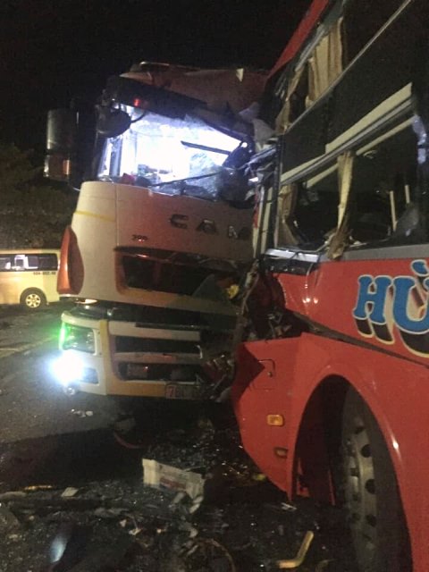 Đà Nẵng: Tai nạn liên hoàn, hơn 20 người thương vong