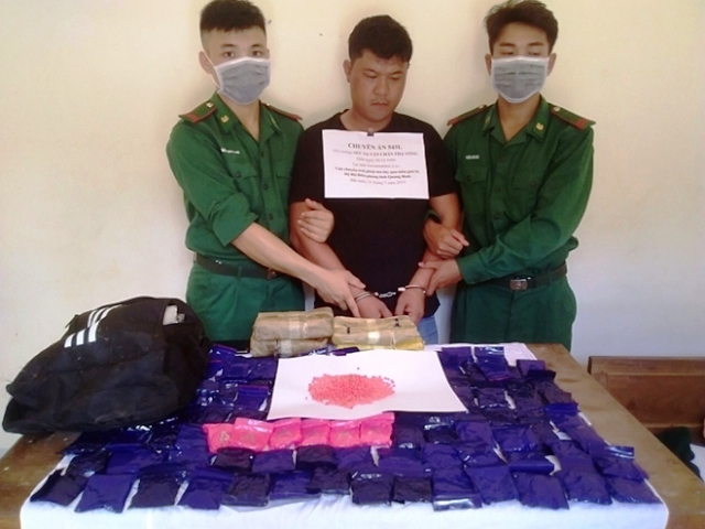 Quảng Bình: Bắt đối tượng người Lào, thu giữ 24.000 viên ma túy tổng hợp - Hình 1