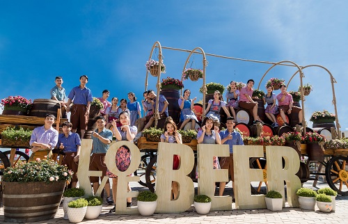 Say men bia Đức chính hiệu tại “Oktoberfest phiên bản Bà Nà”