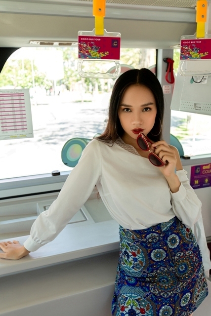 Miss World Việt Nam 2019: Đi xe bus thí sinh vẫn tạo dáng như các Fashionista - Hình 2