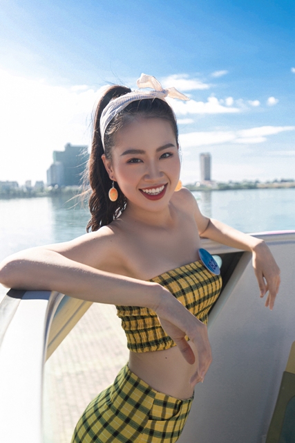 Miss World Việt Nam 2019: Đi xe bus thí sinh vẫn tạo dáng như các Fashionista - Hình 7