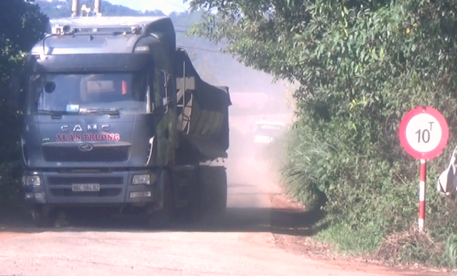 Đắk Nông: Đường mới, vừa đưa vào sử dụng đã xuống cấp nghiêm trọng vì xe quá tải