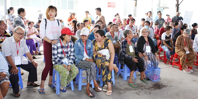 Miss World Việt Nam 2019: “Phiên chợ tử tế” cho những bệnh nhân hoàn cảnh khó khăn trong BV - Hình 10