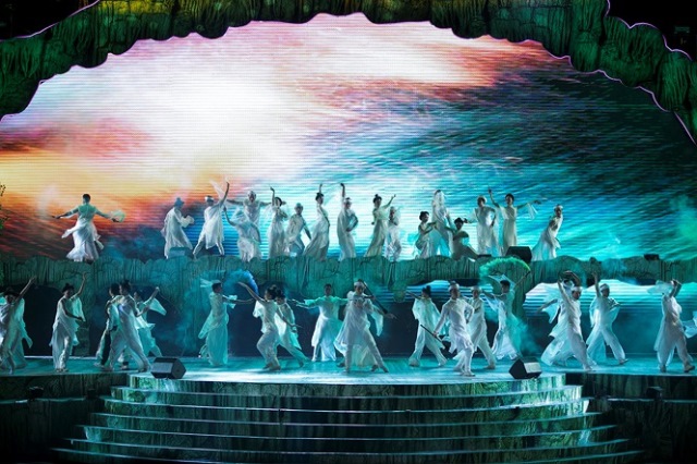 Đạo diễn Hoàng Nhật Nam: Biến hang động Quảng Bình thành bức tranh hùng vĩ, lung linh, huyền ảo - Hình 4