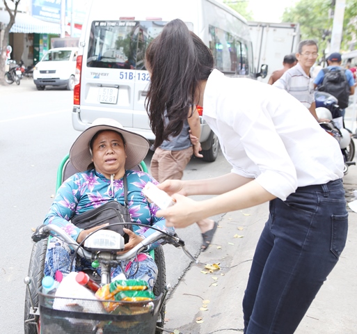 Miss World Việt Nam 2019: “Phiên chợ tử tế” cho những bệnh nhân hoàn cảnh khó khăn trong BV - Hình 4