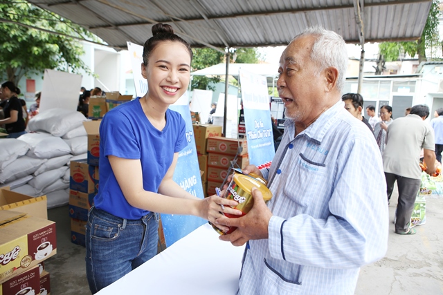 Miss World Việt Nam 2019: “Phiên chợ tử tế” cho những bệnh nhân hoàn cảnh khó khăn trong BV - Hình 3
