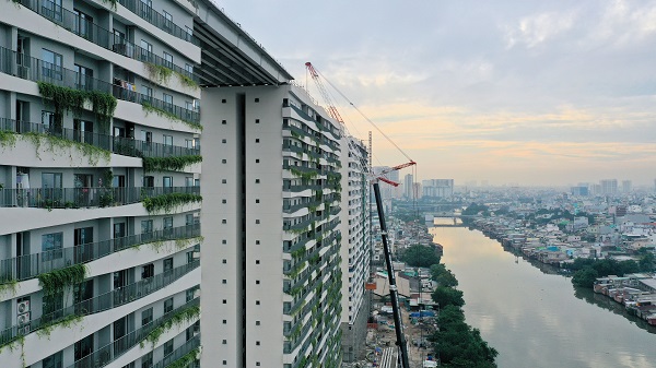 Hợp long cầu dây văng nối liền Sky park 5.000m2 tại dự án Diamon Lotus Riverside, Q8 - Hình 1