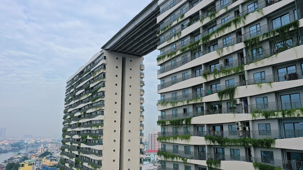 Hợp long cầu dây văng nối liền Sky park 5.000m2 tại dự án Diamon Lotus Riverside, Q8 - Hình 2