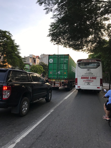 Hải Phòng: Vì đâu các lái xe đi sai làn “nhờn luật”?