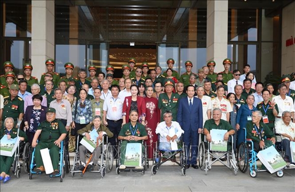 Chủ tịch Quốc hội Nguyễn Thị Kim Ngân gặp mặt các thương binh nặng tiêu biểu toàn quốc