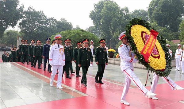 Lãnh đạo Đảng, Nhà nước đặt vòng hoa, tưởng niệm các Anh hùng Liệt sĩ - Hình 3