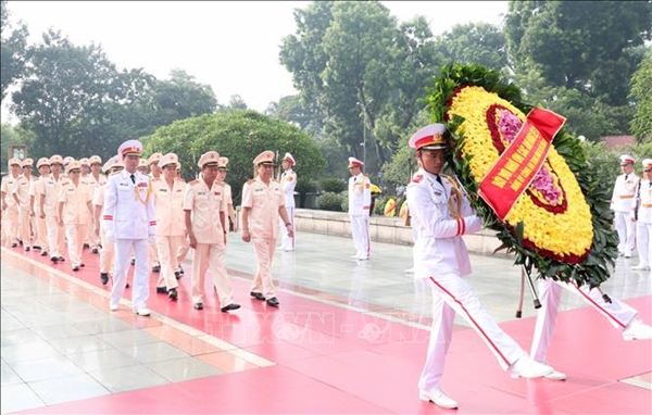 Lãnh đạo Đảng, Nhà nước đặt vòng hoa, tưởng niệm các Anh hùng Liệt sĩ - Hình 5