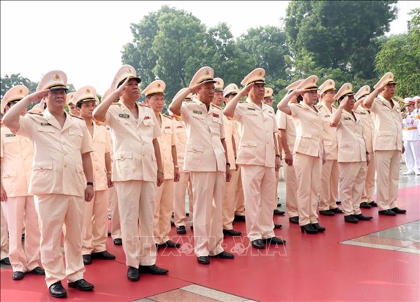 Lãnh đạo Đảng, Nhà nước đặt vòng hoa, tưởng niệm các Anh hùng Liệt sĩ - Hình 6