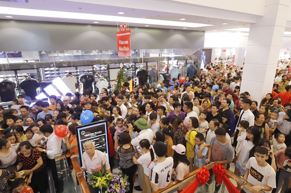 Vincom khai trương trung tâm thương mại đầu tiên tại tỉnh Hoà Bình - Hình 2