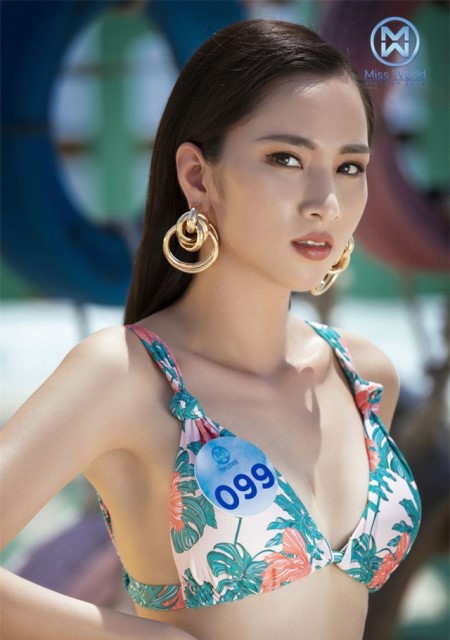 Thí sinh Miss World Việt Nam diện bikini thả dáng giữa biển trời Đà Nẵng - Hình 18