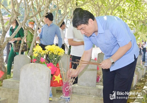 Phó Thủ tướng Vương Đình Huệ dâng hoa tưởng niệm các anh hùng, liệt sỹ ​tại Nghệ An - Hình 6
