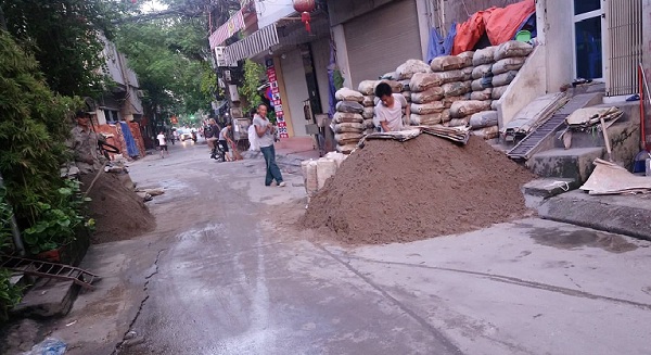 Quận Hoàn Kiếm (Hà Nội): Cần xử lý nghiêm việc lấn chiếm vỉa hè, lòng đường Hàm Tử Quan