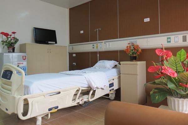 Từ 1/10, giá giường dịch vụ tại bệnh viện công có thể lên 4 triệu/ngày - Hình 1