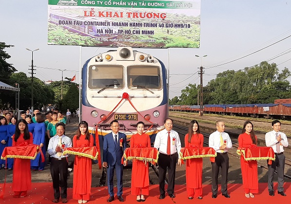 Khai trương tàu container nhanh hành trình Bắc-Nam
