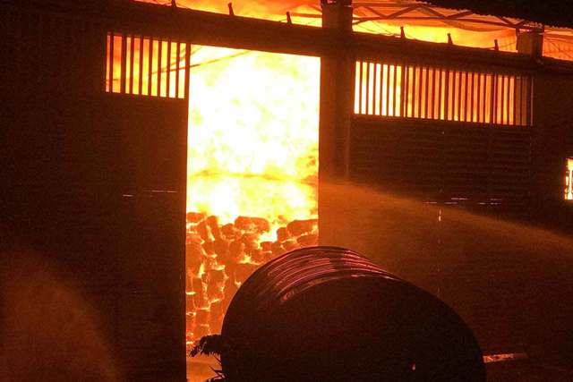 Hà Tĩnh: Liên tiếp xảy ra hỏa hoạn tại các xưởng gỗ tư nhân, thiệt hại nhiều tỷ đồng - Hình 1