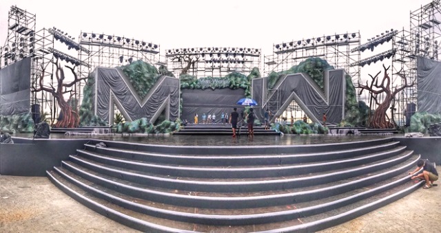 Đạo diễn Hoàng Nhật Nam: Sân khấu “khủng” chứa hơn 5.000 khán giả, 500 tấn cát lấp hồ bơi - Hình 7